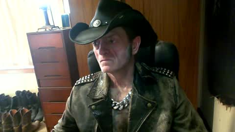 Snapshot of leathergreaser chatting on July 20, 5:00 am leathergreaser online show from July 20, 5:00 am