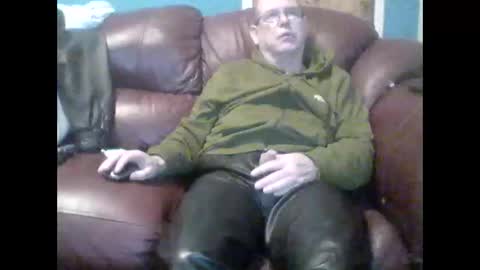Snapshot of leatherpants68 chatting on October 12, 9:03 pm leatherpants68 online show from October 12, 9:03 pm