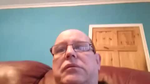 Snapshot of leatherpants68 chatting on November 2, 4:20 pm leatherpants68 online show from November 2, 4:20 pm