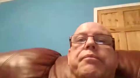 Snapshot of leatherpants68 chatting on November 4, 5:01 pm leatherpants68 online show from November 4, 5:01 pm