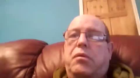 Snapshot of leatherpants68 chatting on November 7, 4:07 pm leatherpants68 online show from November 7, 4:07 pm