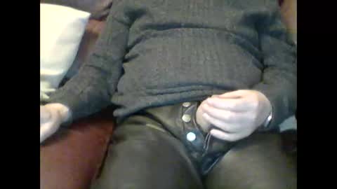 Snapshot of leatherpants68 chatting on December 1, 9:09 pm leatherpants68 online show from December 1, 9:09 pm