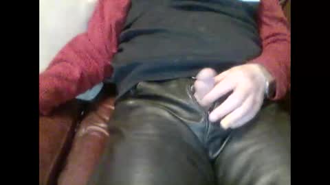 Snapshot of leatherpants68 chatting on March 20, 9:52 pm leatherpants68 online show from March 20, 9:52 pm