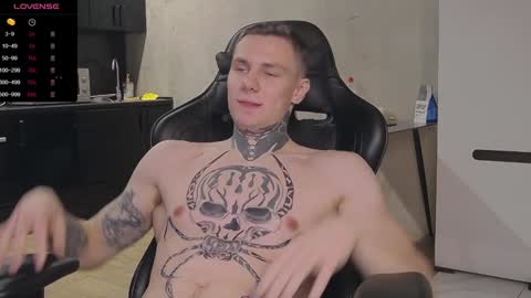 Snapshot of lechery_boy chatting on December 17, 8:45 am Lechery boy online show from December 17, 8:45 am