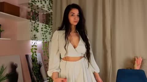 Snapshot of leeannepizzini chatting on February 1, 4:27 pm Jasmine online show from February 1, 4:27 pm