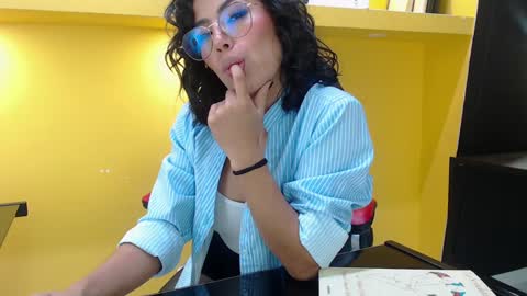 Snapshot of leethompson_ chatting on December 19, 9:17 pm Leet  online show from December 19, 9:17 pm