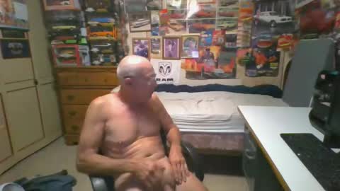 Snapshot of leezamm1132 chatting on April 24, 9:01 am leezamm1132 online show from April 24, 9:01 am