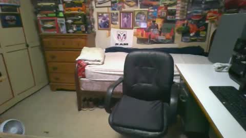 Snapshot of leezamm1132 chatting on May 1, 4:17 am leezamm1132 online show from May 1, 4:17 am
