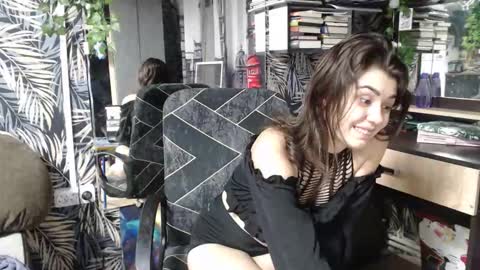 Snapshot of legenda_liya chatting on October 16, 2:51 pm Liya online show from October 16, 2:51 pm