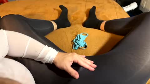 leggingslover7 online show from December 3, 4:58 am