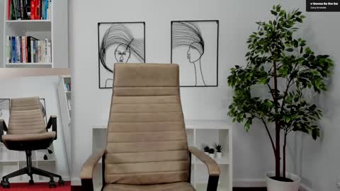 Elle  online show from January 14, 1:50 pm