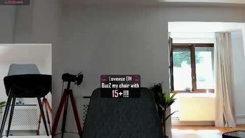 Elle  online show from July 28, 8:43 am