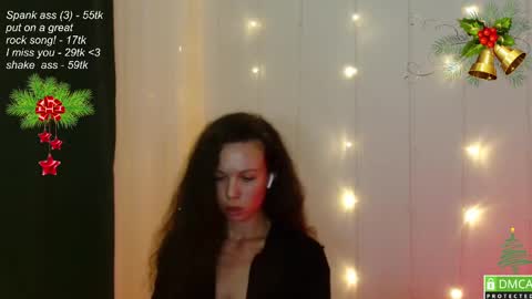 Snapshot of leia_bell chatting on December 14, 4:20 pm hey Im Leia and I love rock  online show from December 14, 4:20 pm