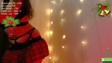 Snapshot of leia_bell chatting on December 15, 7:53 pm hey Im Leia and I love rock  online show from December 15, 7:53 pm