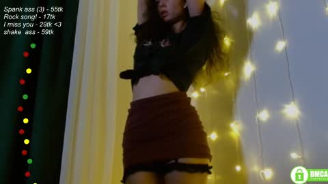 Snapshot of leia_bell chatting on February 22, 6:08 pm hey Im Leia and I love rock  online show from February 22, 6:08 pm