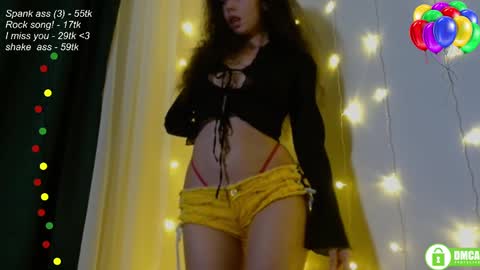 Snapshot of leia_bell chatting on February 28, 6:41 pm hey Im Leia and I love rock  online show from February 28, 6:41 pm