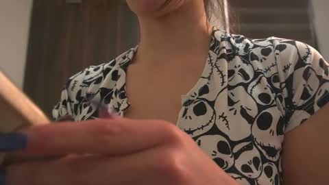 Snapshot of leiaah__ chatting on October 31, 7:48 pm Leah online show from October 31, 7:48 pm