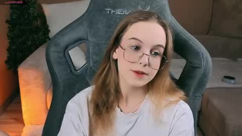 Snapshot of leiamurphy chatting on May 3, 4:02 pm Leia online show from May 3, 4:02 pm