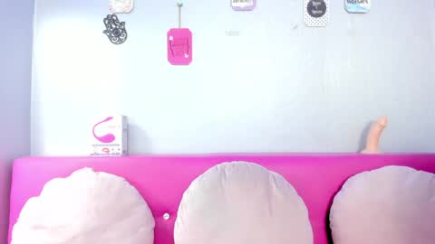Snapshot of leigh_angels chatting on December 10, 11:51 pm LEIGH ANGELS online show from December 10, 11:51 pm