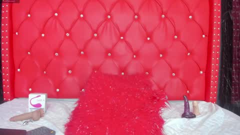 Snapshot of leigh_angels chatting on December 14, 8:08 pm LEIGH ANGELS online show from December 14, 8:08 pm
