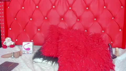 Snapshot of leigh_angels chatting on December 15, 12:40 am LEIGH ANGELS online show from December 15, 12:40 am