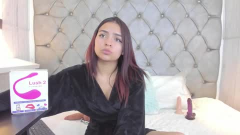 Snapshot of leigh_angels chatting on December 30, 10:55 pm LEIGH ANGELS online show from December 30, 10:55 pm