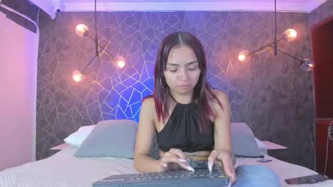 Snapshot of leigh_angels chatting on October 19, 10:32 pm LEIGH ANGELS online show from October 19, 10:32 pm