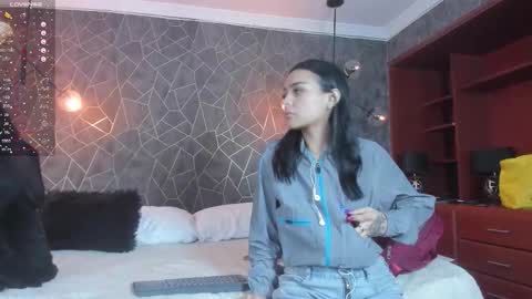 LEIGH ANGELS online show from February 25, 3:16 am