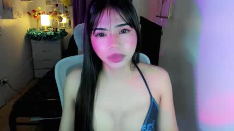 leighottie online show from January 18, 1:31 am