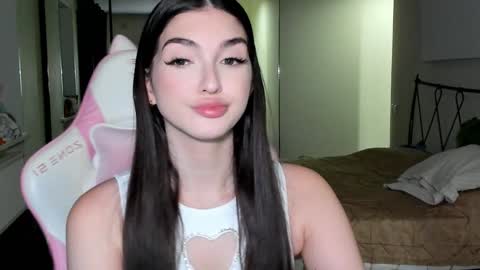 Leila online show from December 3, 3:44 pm