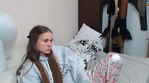 leila_bambi_ online show from December 26, 3:16 am