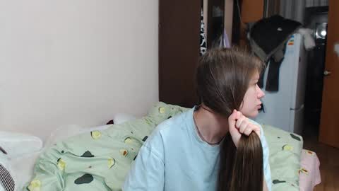 leila_bambi_ online show from December 30, 10:01 pm