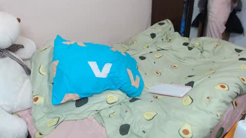 leila_bambi_ online show from January 21, 7:17 pm