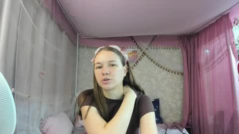 leila_bambi_ online show from April 2, 5:43 pm