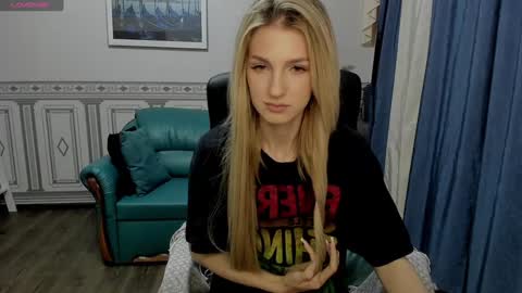 Leila Morriss online show from December 2, 7:03 am