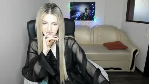 Leila Morriss online show from December 11, 12:02 am