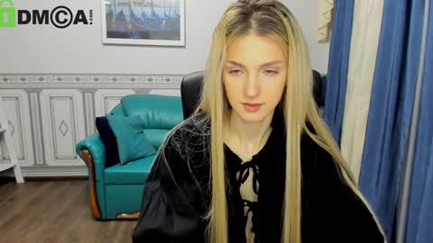 Leila Morriss online show from December 11, 8:07 pm