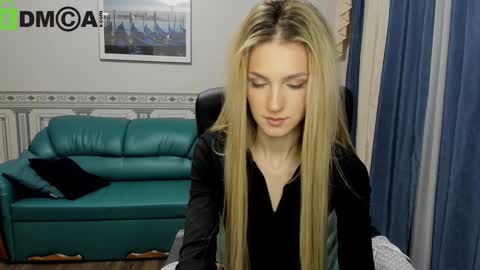 Leila Morriss online show from December 14, 8:29 pm