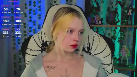 Leila online show from February 23, 2:03 pm