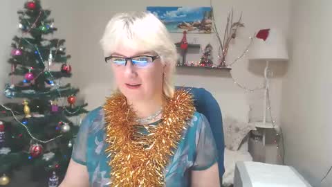 Leila Kinky online show from December 29, 8:00 am