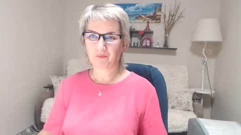 Leila Kinky online show from October 26, 9:15 am