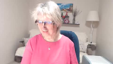 Snapshot of leilamays chatting on April 20, 4:37 am Leila Kinky online show from April 20, 4:37 am