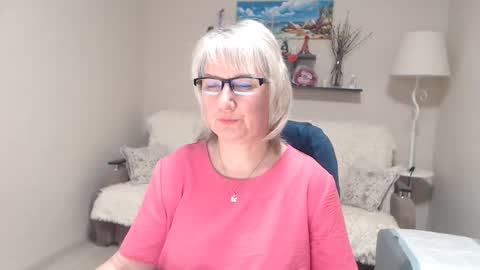 Snapshot of leilamays chatting on April 23, 7:20 am Leila Kinky online show from April 23, 7:20 am