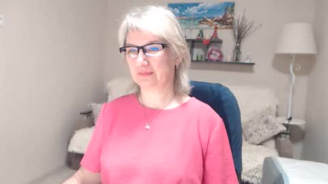 Snapshot of leilamays chatting on April 24, 4:15 am Leila Kinky online show from April 24, 4:15 am