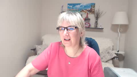 Snapshot of leilamays chatting on April 25, 3:53 am Leila Kinky online show from April 25, 3:53 am