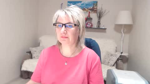 Snapshot of leilamays chatting on April 27, 4:10 am Leila Kinky online show from April 27, 4:10 am
