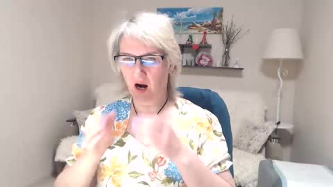 Snapshot of leilamays chatting on May 5, 5:26 am Leila Kinky online show from May 5, 5:26 am