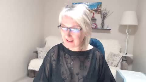 Snapshot of leilamays chatting on May 13, 6:00 am Leila Kinky online show from May 13, 6:00 am