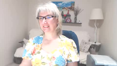Snapshot of leilamays chatting on May 18, 6:08 am Leila Kinky online show from May 18, 6:08 am