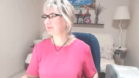 Snapshot of leilamays chatting on June 1, 4:03 am Leila Kinky online show from June 1, 4:03 am